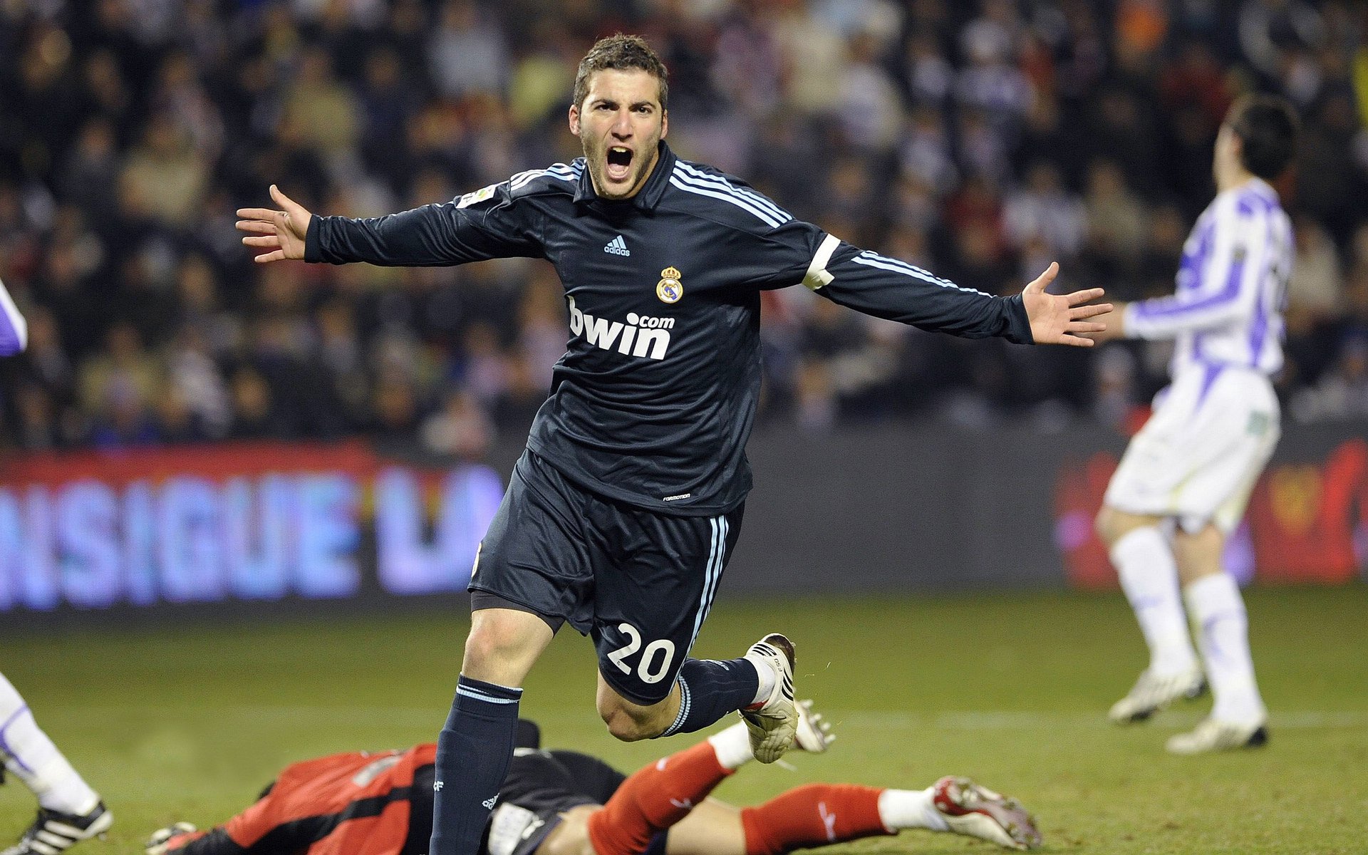 范弗利特攻防两端统治,凯尔特人完胜热火,一场战术与意志的完胜